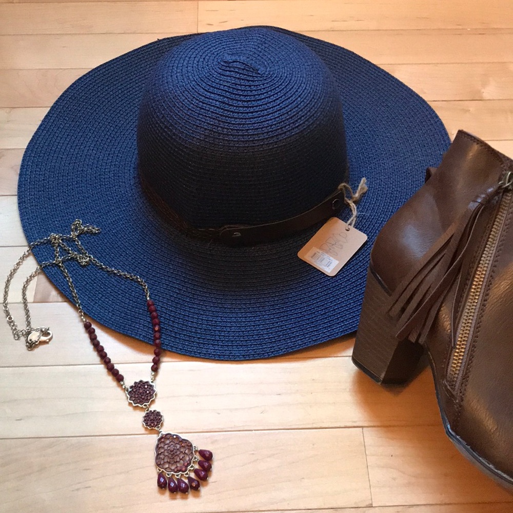 NWT SunLily Navy Roll-N-Go Sun Hat